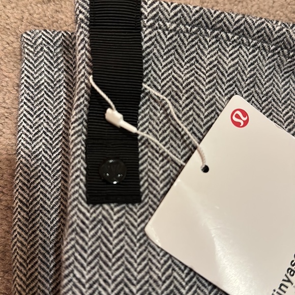 NWT Lululemon Vinyasa Scarf - Picture 3 of 4